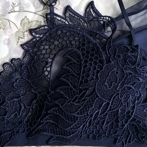 VS Luxe Lingerie Blue Dragon Lace Plunge Bra XS - Picture 10 of 11